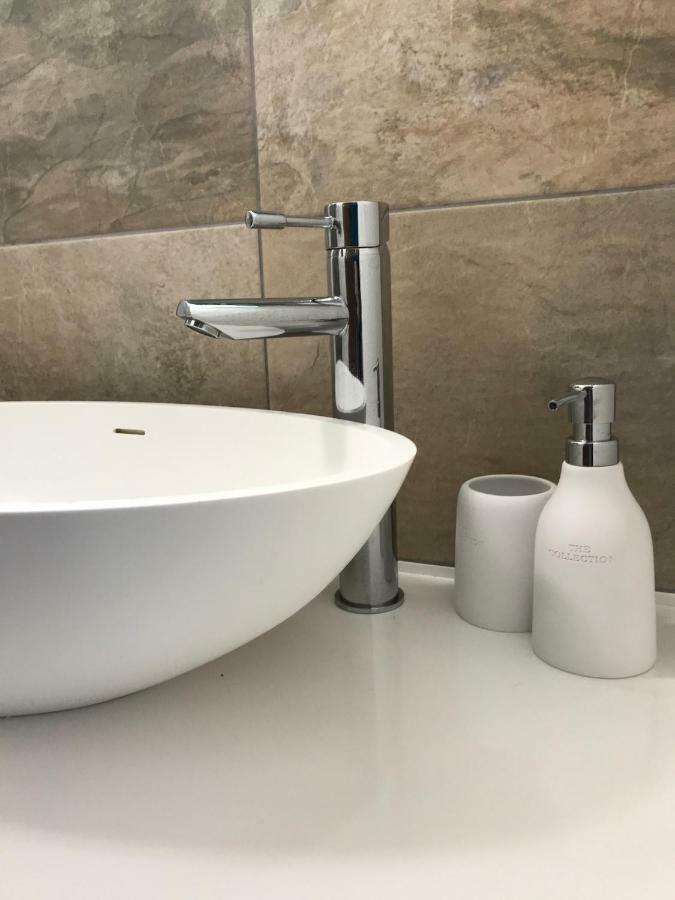 Stones Luxury B&B With Hot Tub And Self-Contained Rooms ウィグ エクステリア 写真
